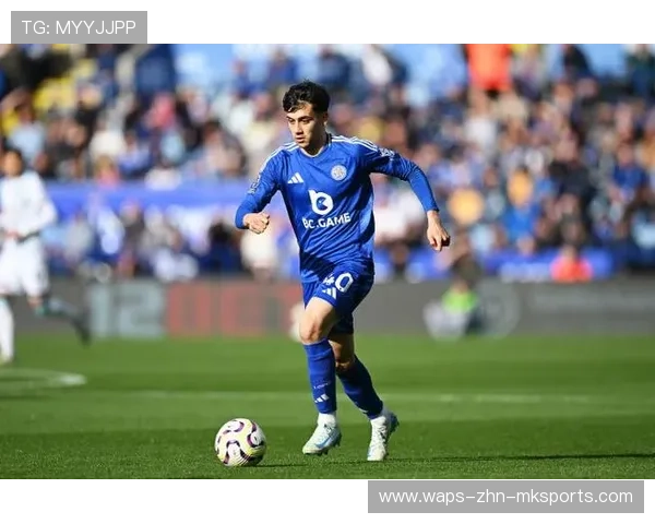 伯恩茅斯禁区防守专注度高,解围及时 伯恩茅斯禁区防守专注度高,解围及时